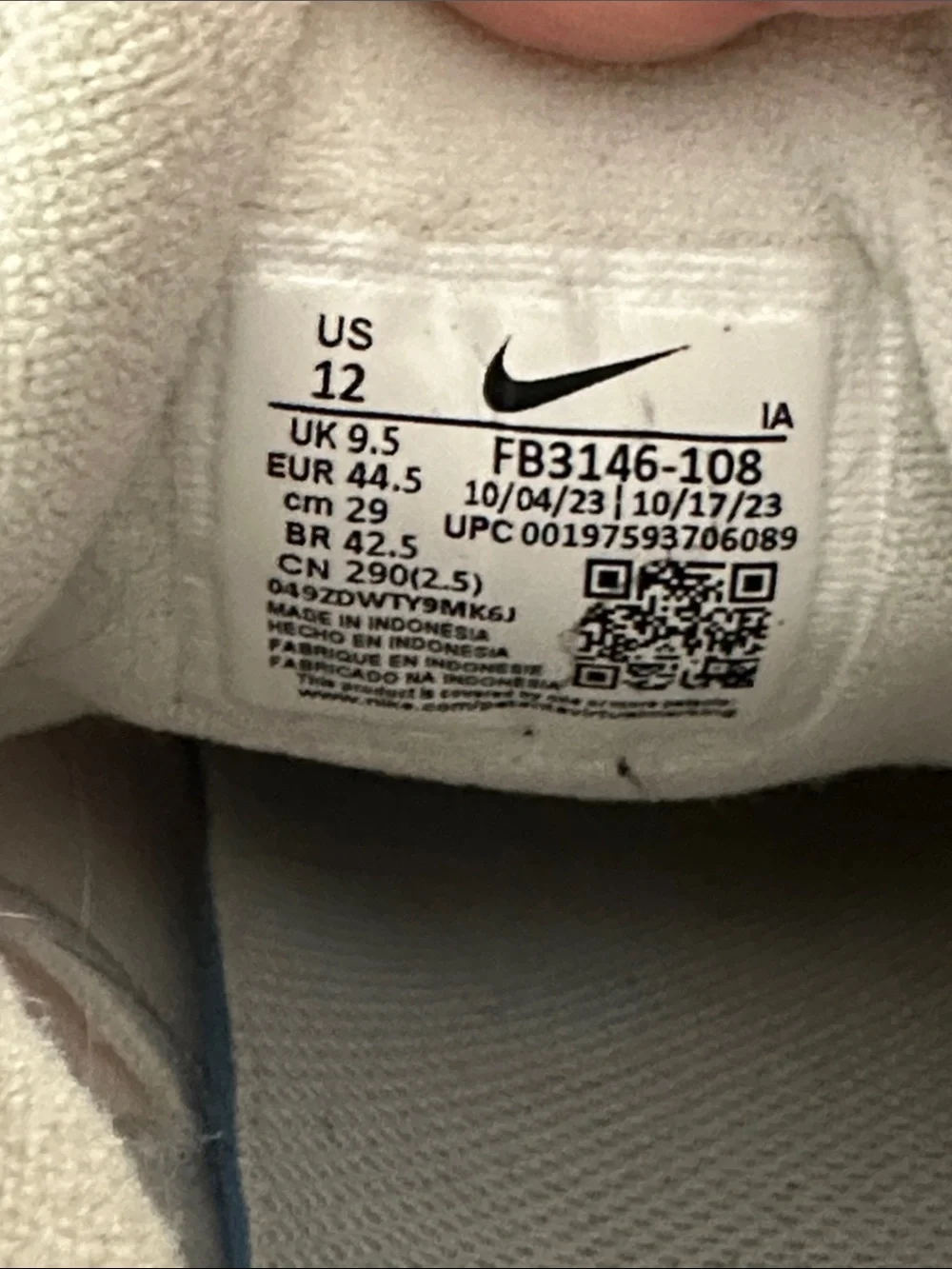 Nike GP Challenge Pro Women's White and Pink Athletic Tennis Shoes